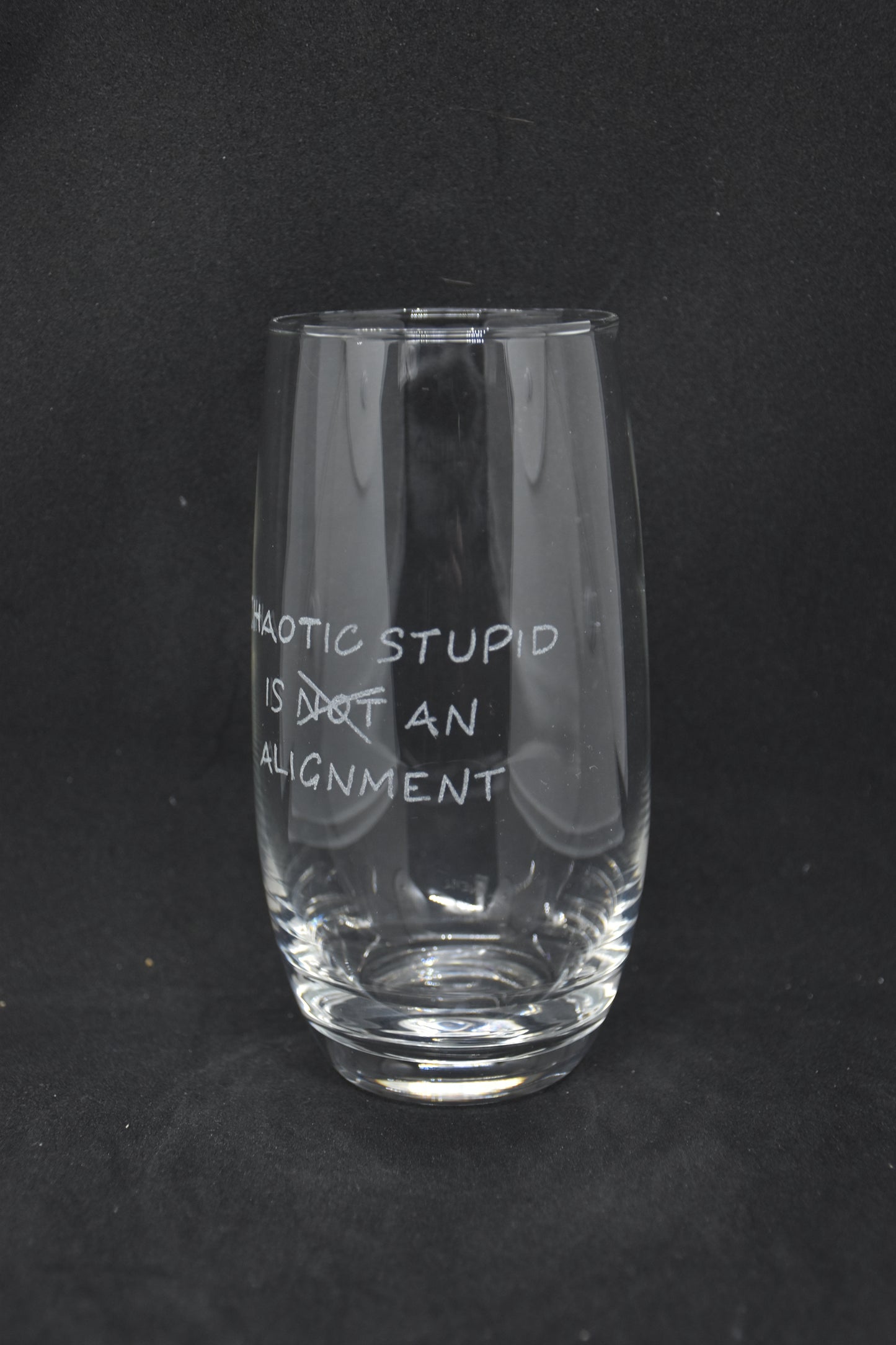 Chaotic Stupid is -not- an alignment - TTRPG Gegraveerde Glazen